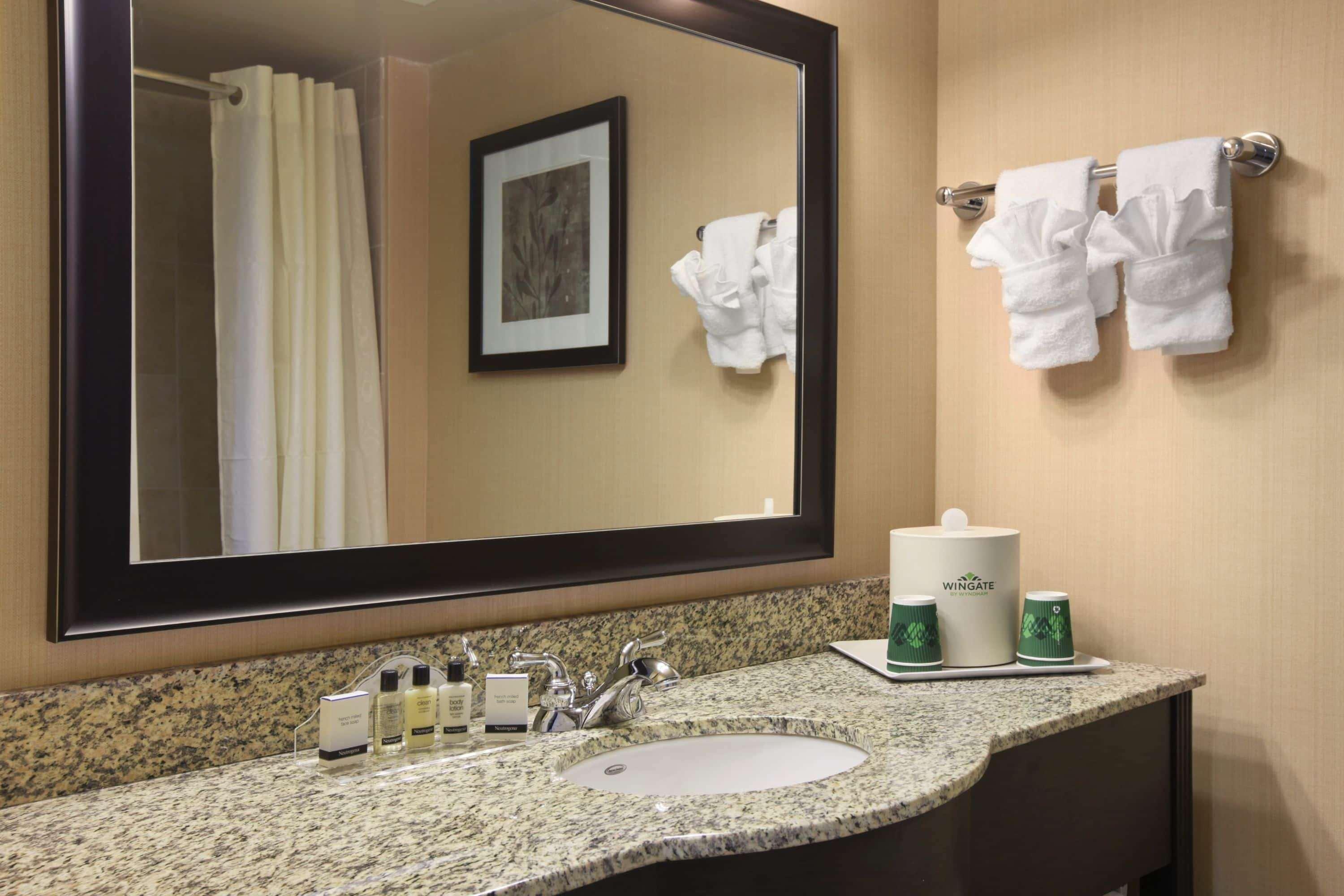 Wingate By Wyndham State Arena Raleigh/Cary Hotel מראה חיצוני תמונה