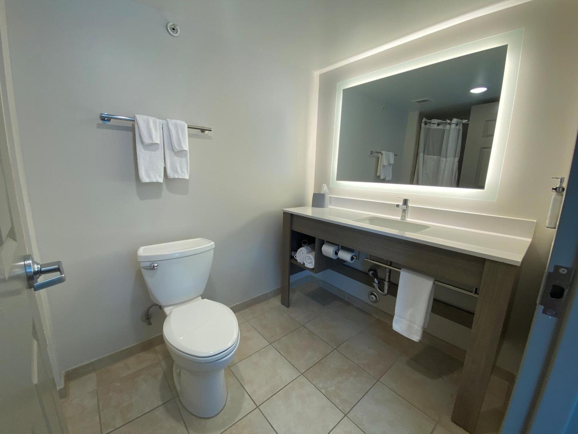 Wingate By Wyndham State Arena Raleigh/Cary Hotel מראה חיצוני תמונה