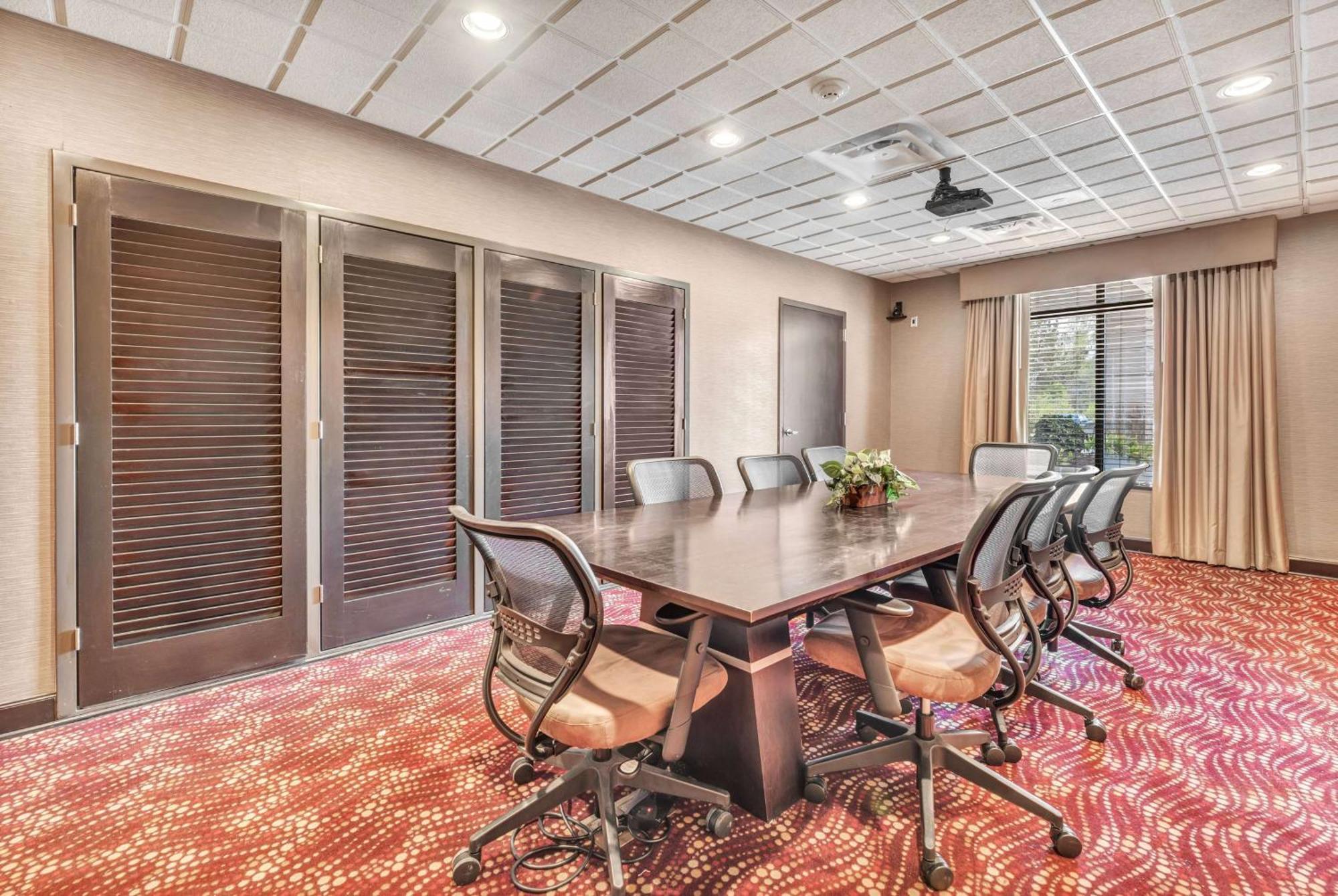 Wingate By Wyndham State Arena Raleigh/Cary Hotel מראה חיצוני תמונה