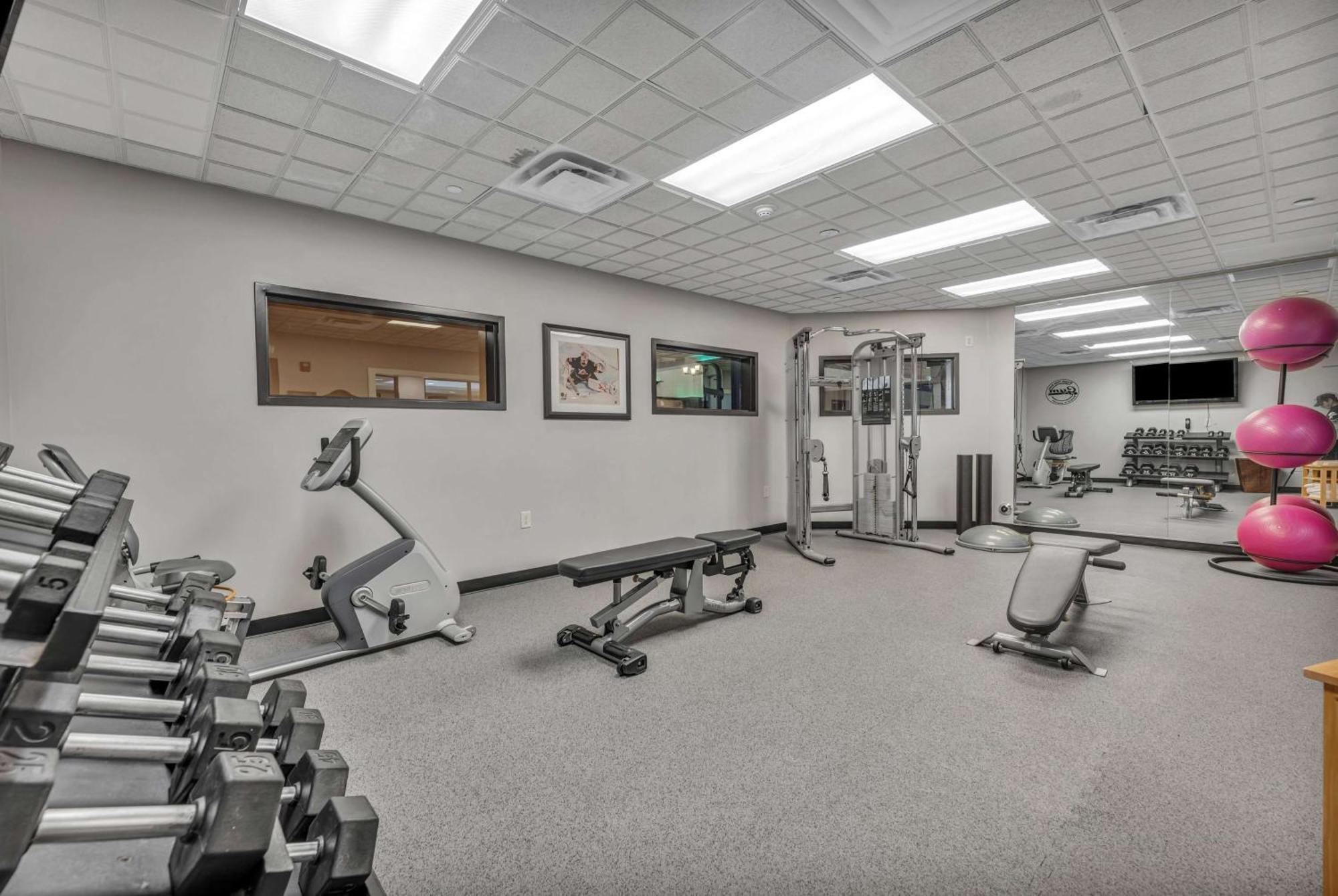 Wingate By Wyndham State Arena Raleigh/Cary Hotel מראה חיצוני תמונה