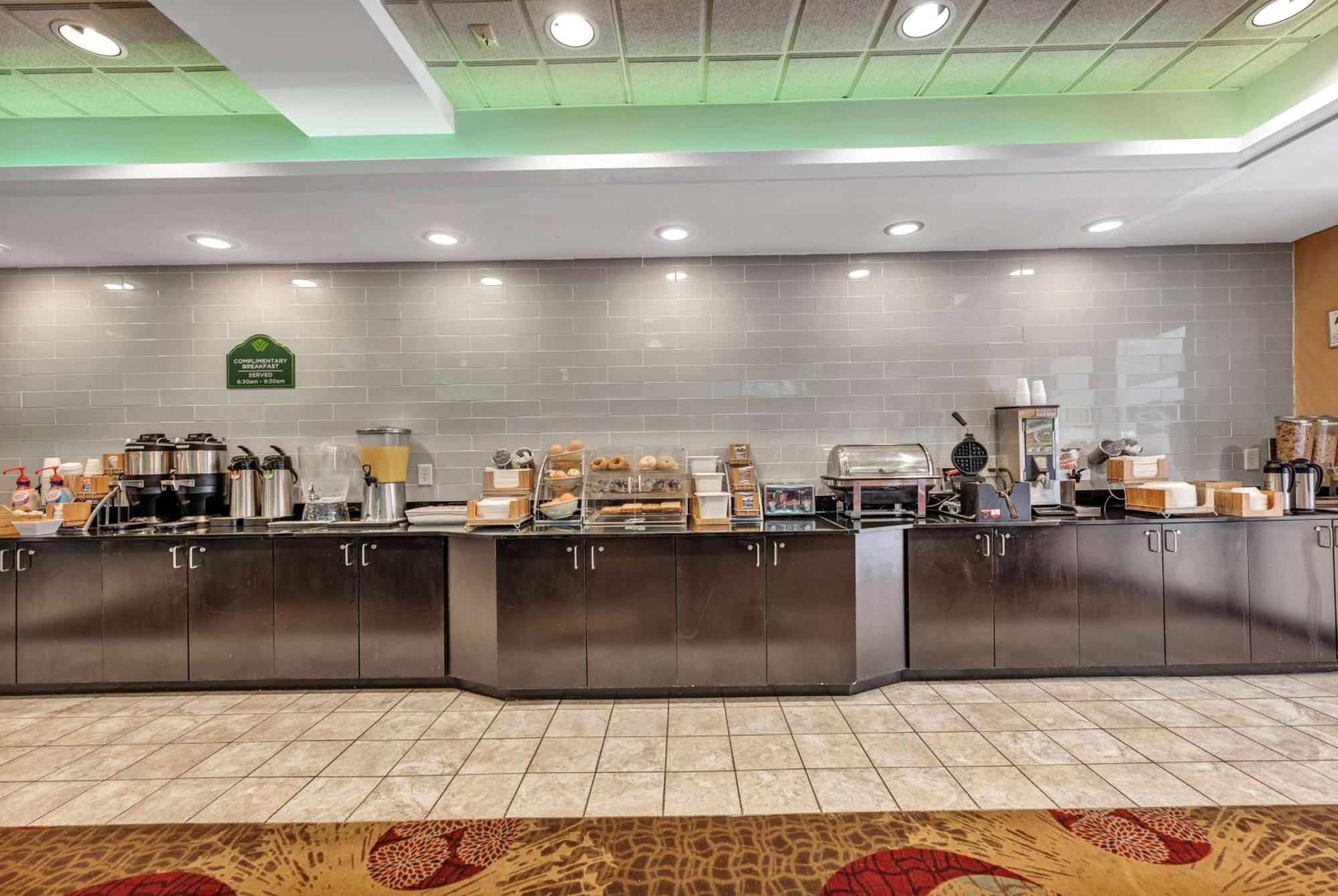 Wingate By Wyndham State Arena Raleigh/Cary Hotel מראה חיצוני תמונה