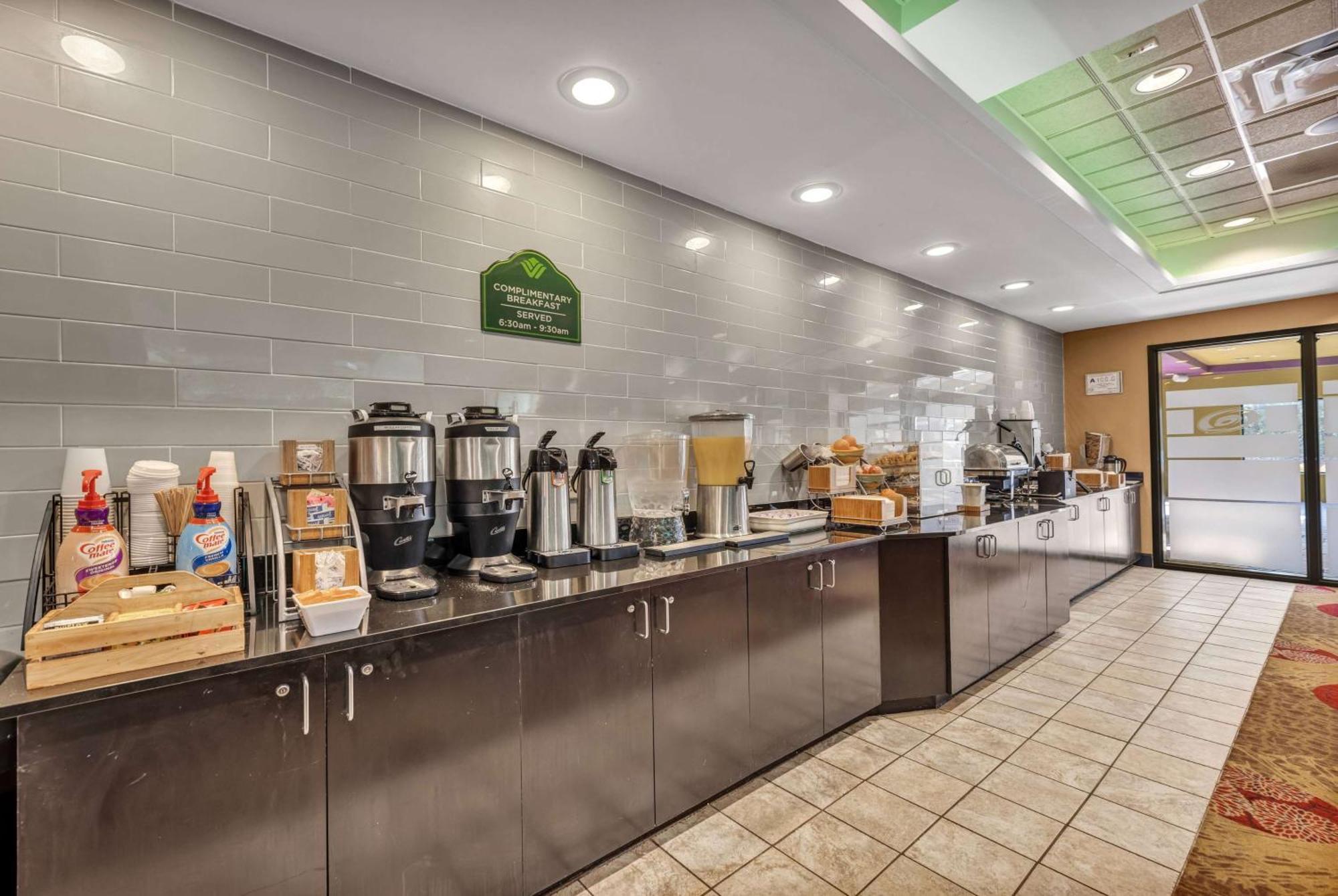 Wingate By Wyndham State Arena Raleigh/Cary Hotel מראה חיצוני תמונה